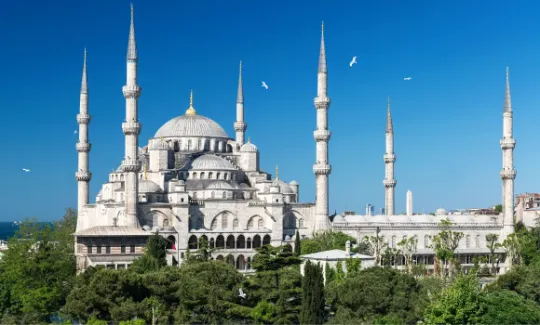 Ouvir o chamado à oração entre Santa Sofia e a Mesquita Azul