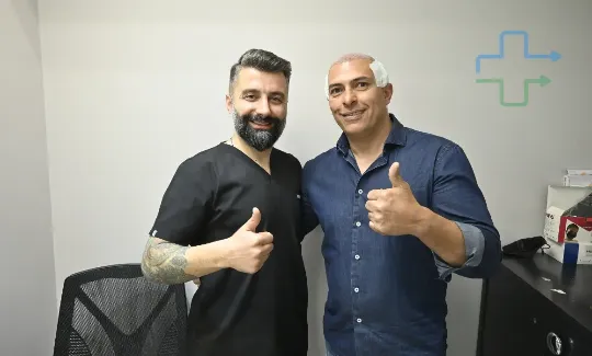 Guarda-roupa pós-transplante capilar: roupas confortáveis e escolha de gola