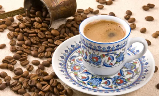 Domar o café turco e ler a borra