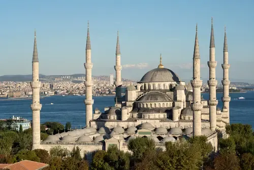 9. Praça Sultanahmet – O Coração Histórico de Istambul