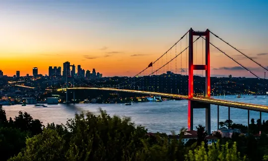 Atravessar o Bósforo ao pôr do sol